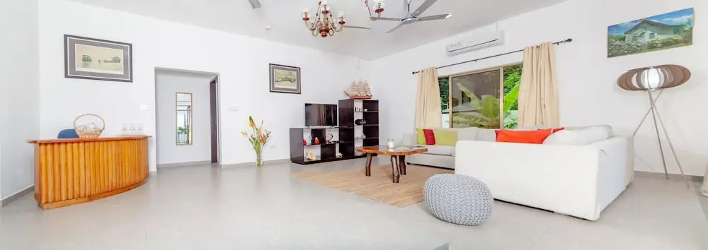 2-bed Apt, Sleeps 5, Near Beau Vallon Beach