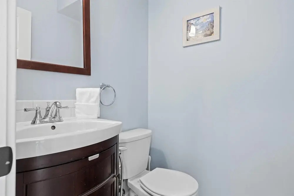 Entire 3-br Row House in Peaceful Kingman Park DC