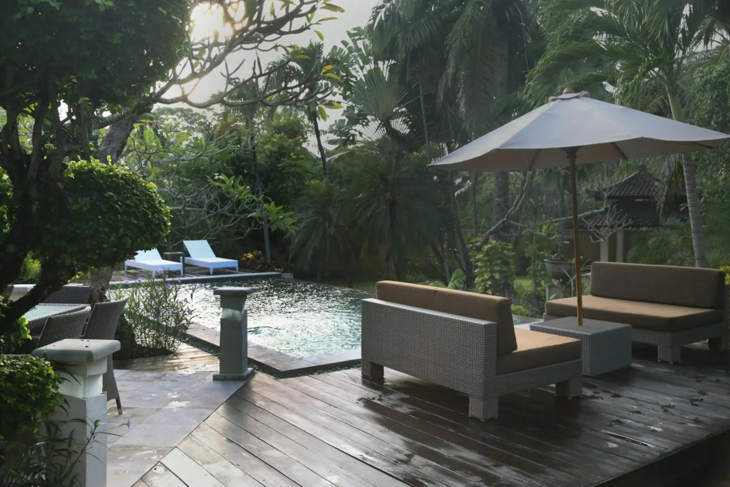 Cove Urbanest Inn
