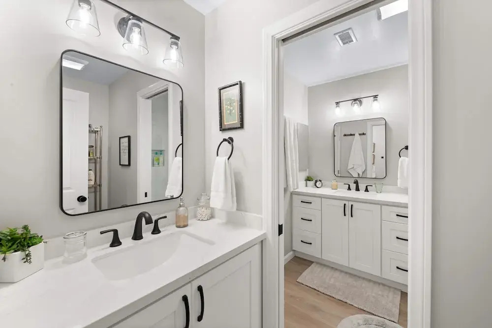 Designer Seville Condo w Golf Mountain Views