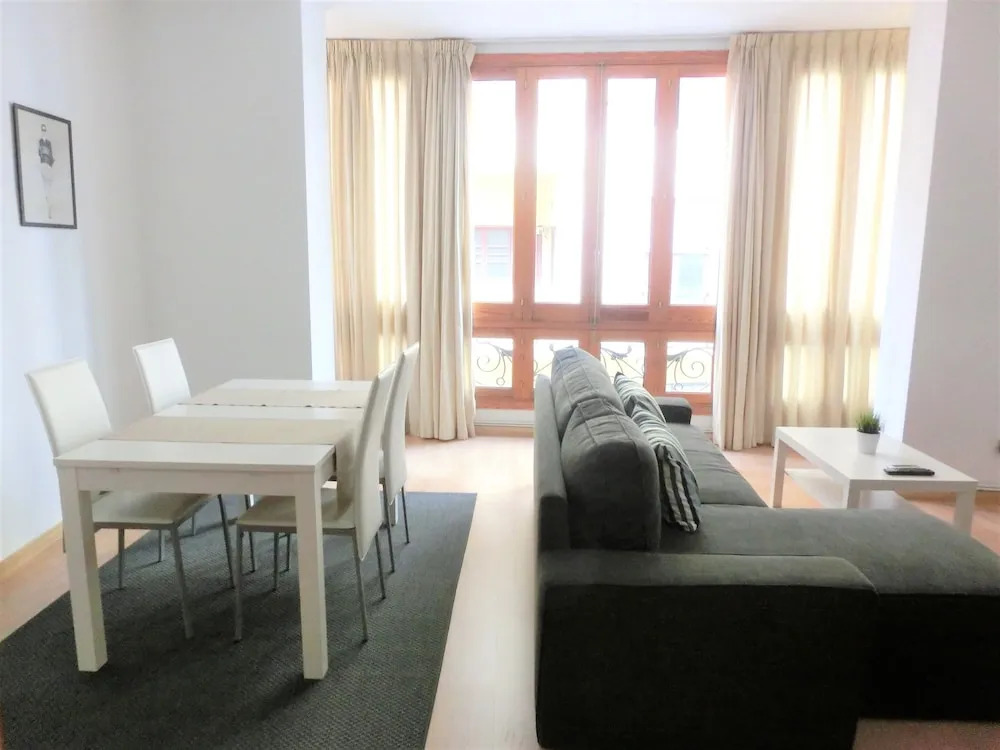Living Valencia Apartments - Merced