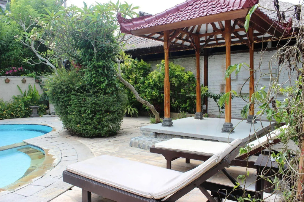 Anom Beach Hotel