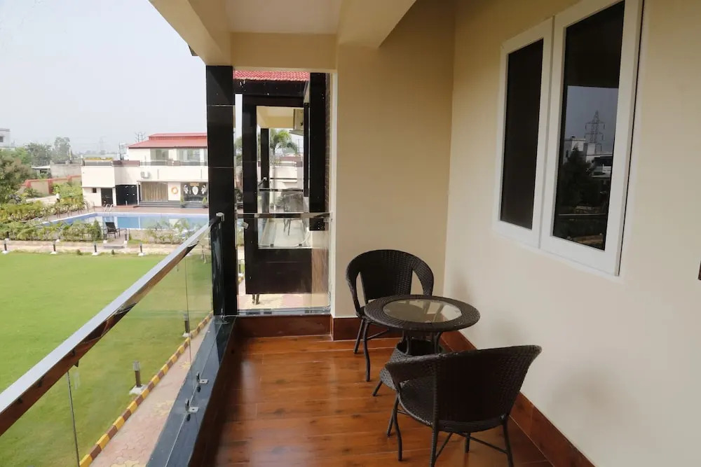 JHARNA RESORT