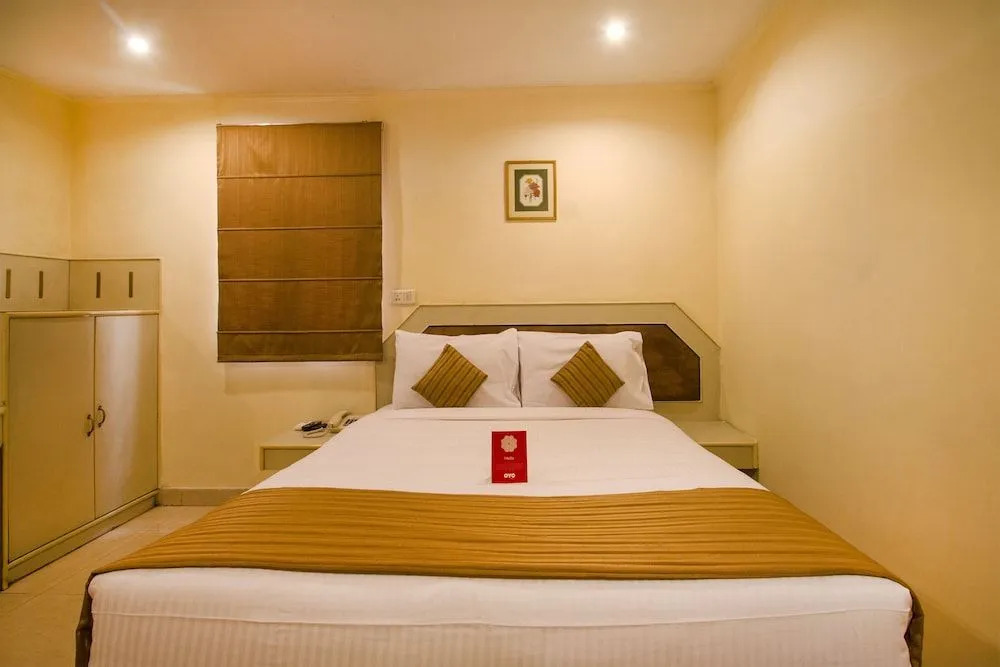 OYO 9302 Hotel Baseraa Inn