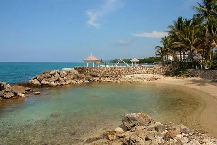 Chrisanns Beach Resort Apartment 10