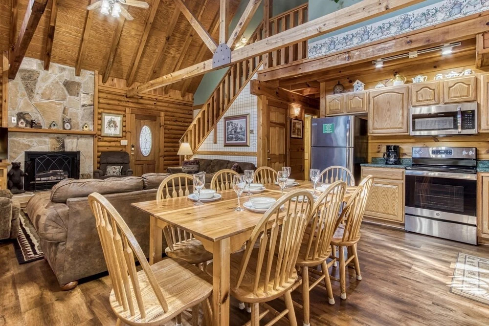 ER92 - Virginias Villa - Great location! Close to all the action! cabin