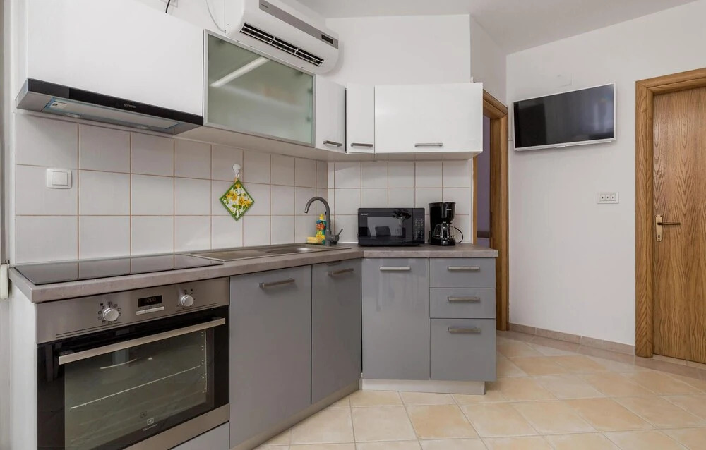 Beautiful Apartment in Povljana With Wifi and 2 Bedrooms