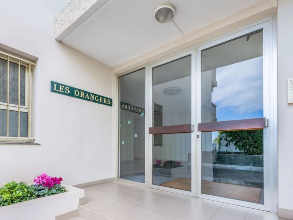 Apartment Les Miradors by Interhome