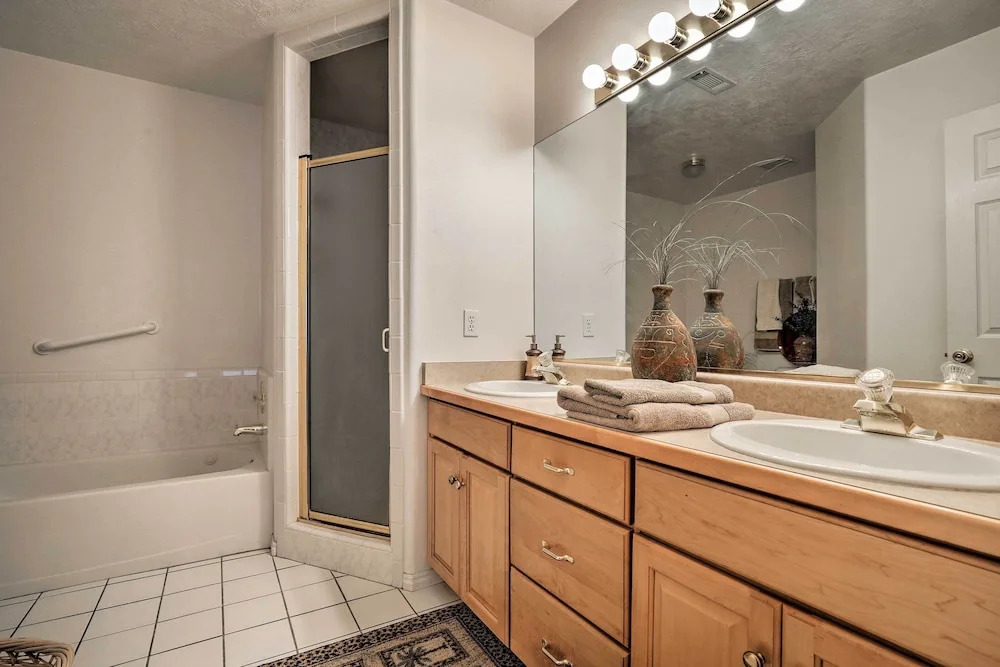 St. George Townhome w/ Patio - Near Natl Parks