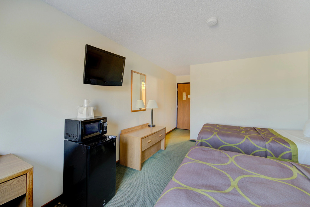 Super 8 by Wyndham Kingdom City