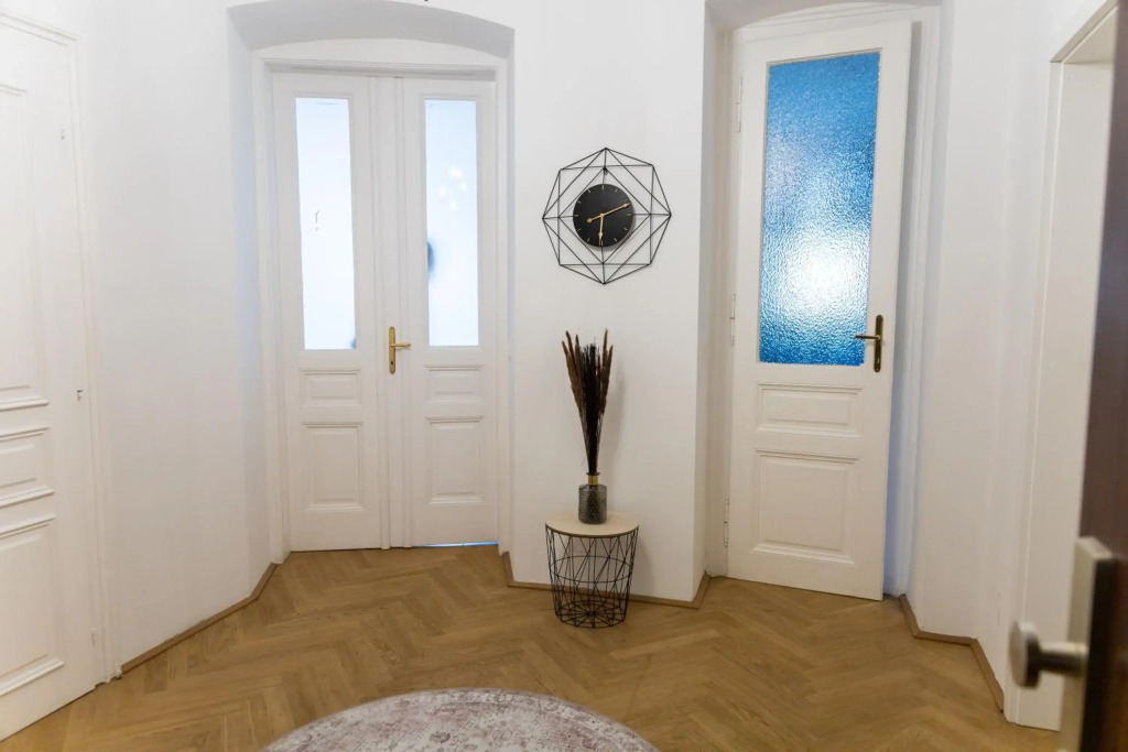 Ruby luxurious new 1 bedroom apartment with view of Schönbrunn Palace