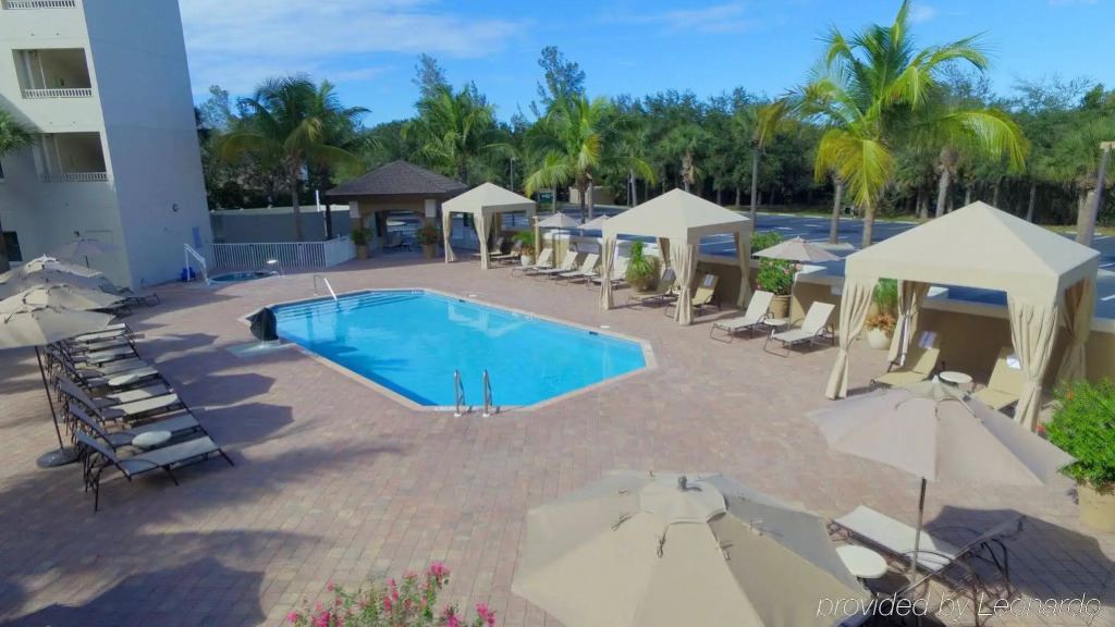 Holiday Inn Express & Suites Naples Downtown - 5th Avenue by IHG