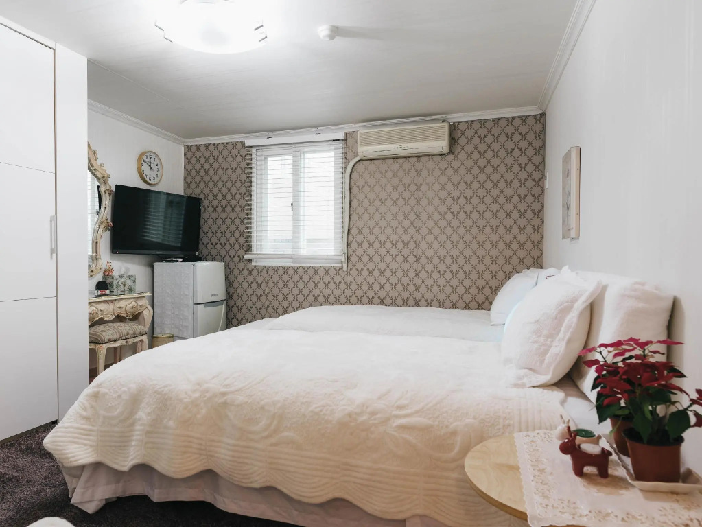 Garosugil Homestay - Female Only
