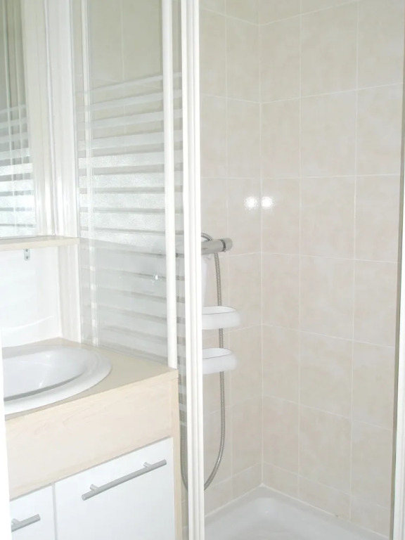 House With 2 Bedrooms in Saint-pierre-de-cormeilles, With Enclosed Gar