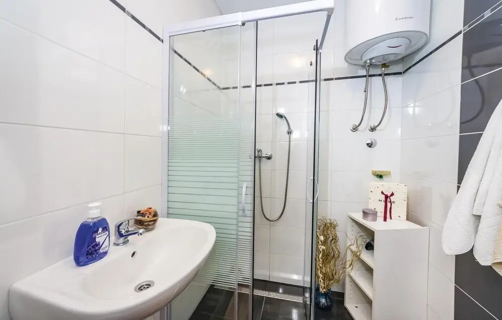 Beautiful Home in Nadin With 3 Bedrooms, Wifi and Outdoor Swimming Pool