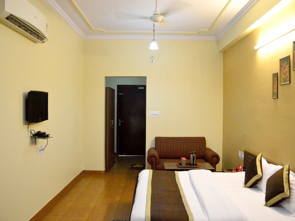 OYO 6012 Hotel Rockwell