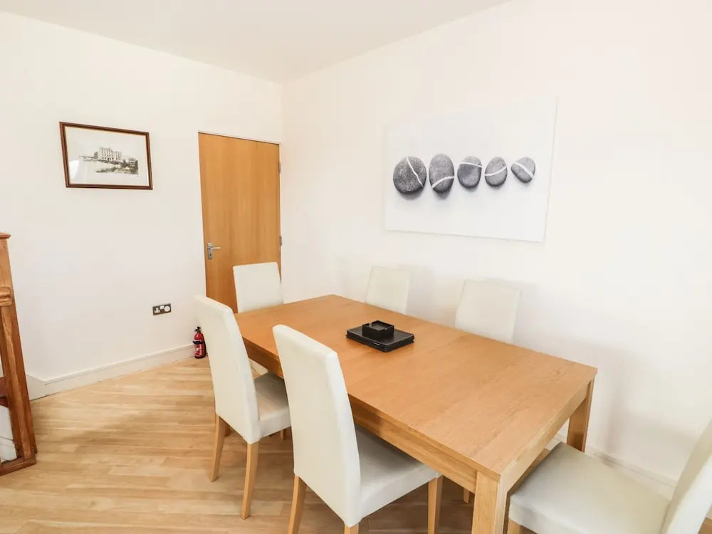 Penthouse 18, West End Point