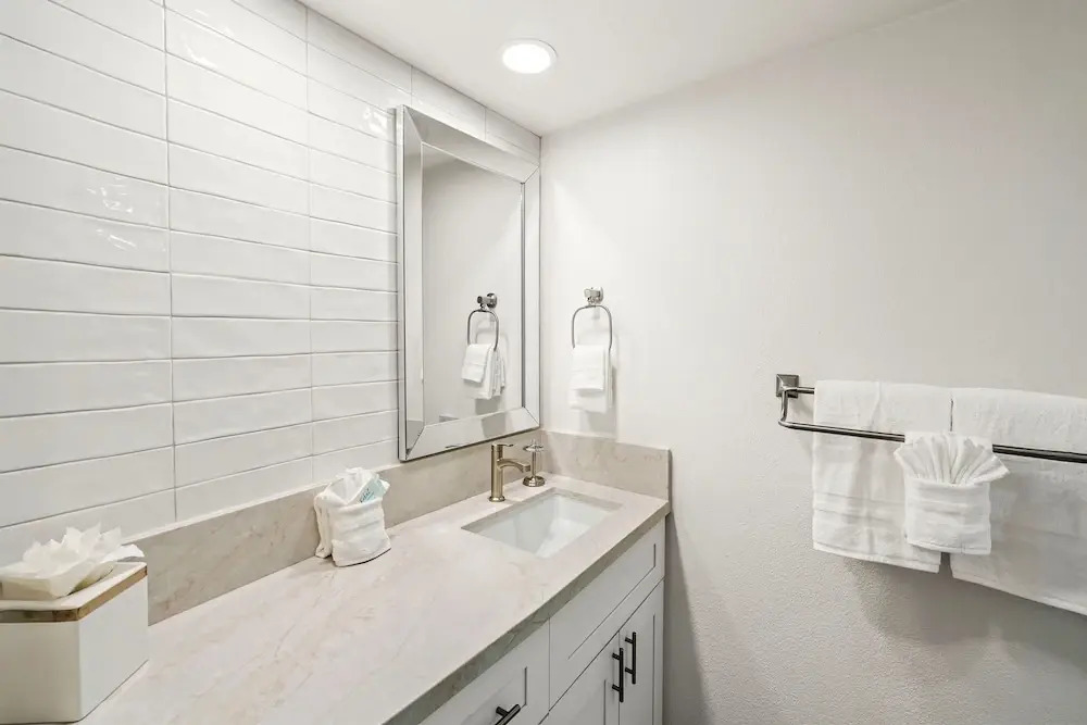 Discover Kamaole Sands 5-414: Penthouse Perfection W/split AC, Ocean View, Wi-fi