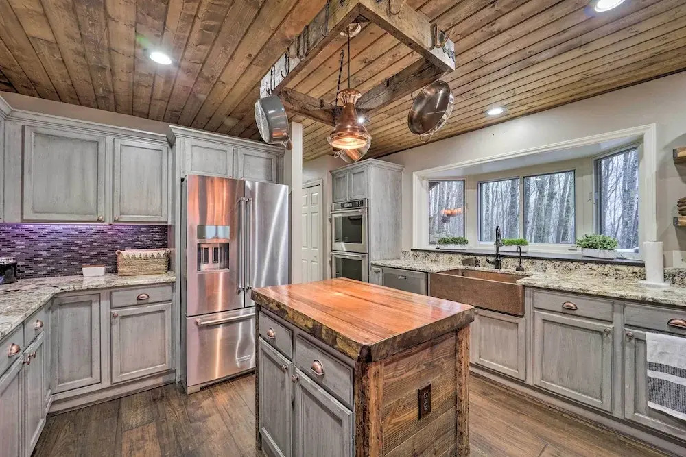 2 Mi to Slopes: Luxe Beech Mtn Cabin w/ Hot Tub