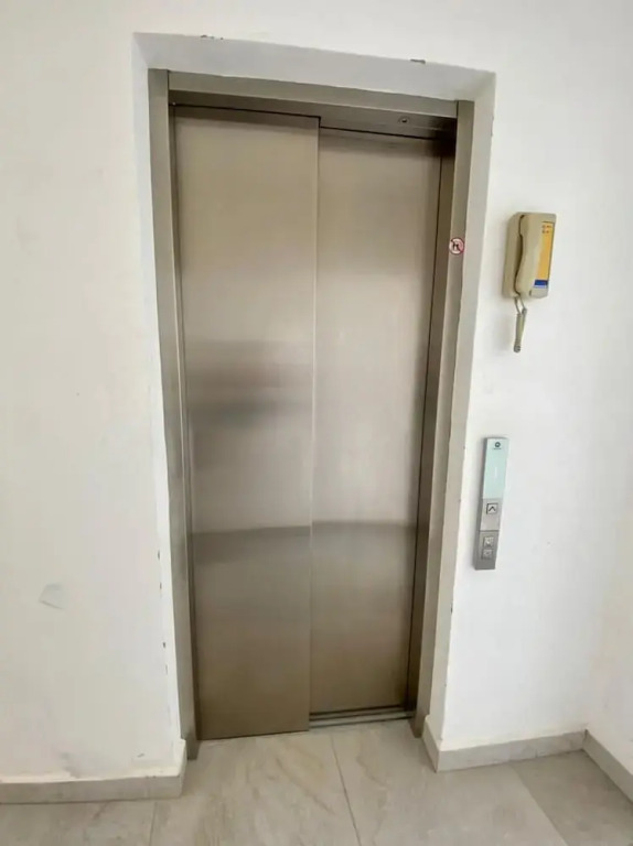 Beautiful New Condo Sea Breeze