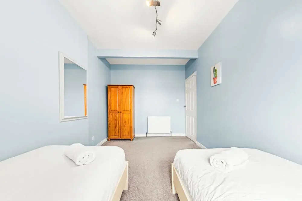 Warm Cosy Family Home With Free Parking