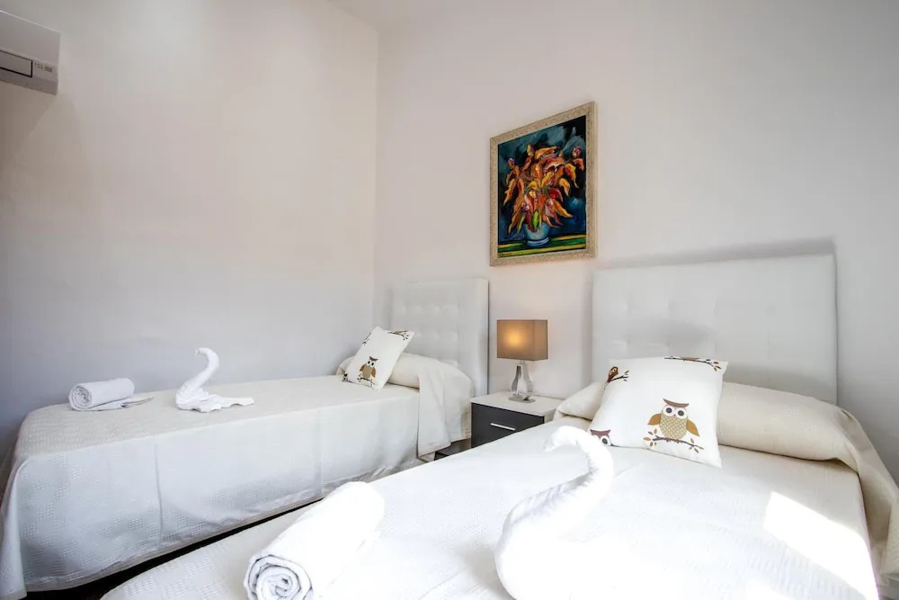 House - 4 Bedrooms with Pool and WiFi - 107923