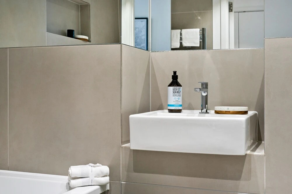 Luxury Flat With Private Terrace in Central Wandsworth by Underthedoormat