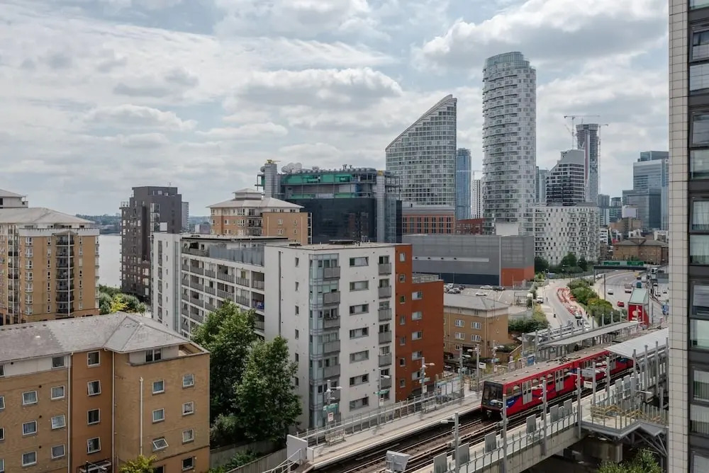 1Br Flat With Balcony And Gym In High Rise Building