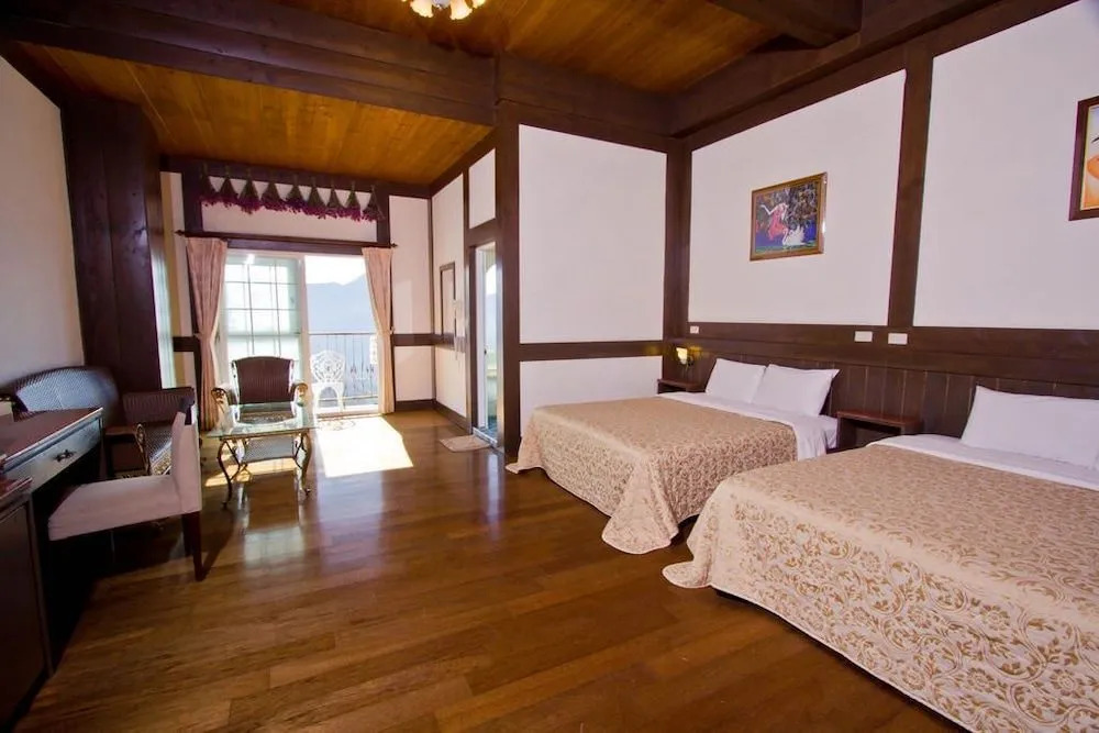 Maple Leaf Holiday Villa