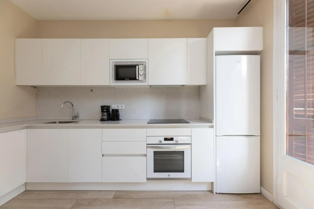 ApartEasy - Family 4-Bedroom Apartment