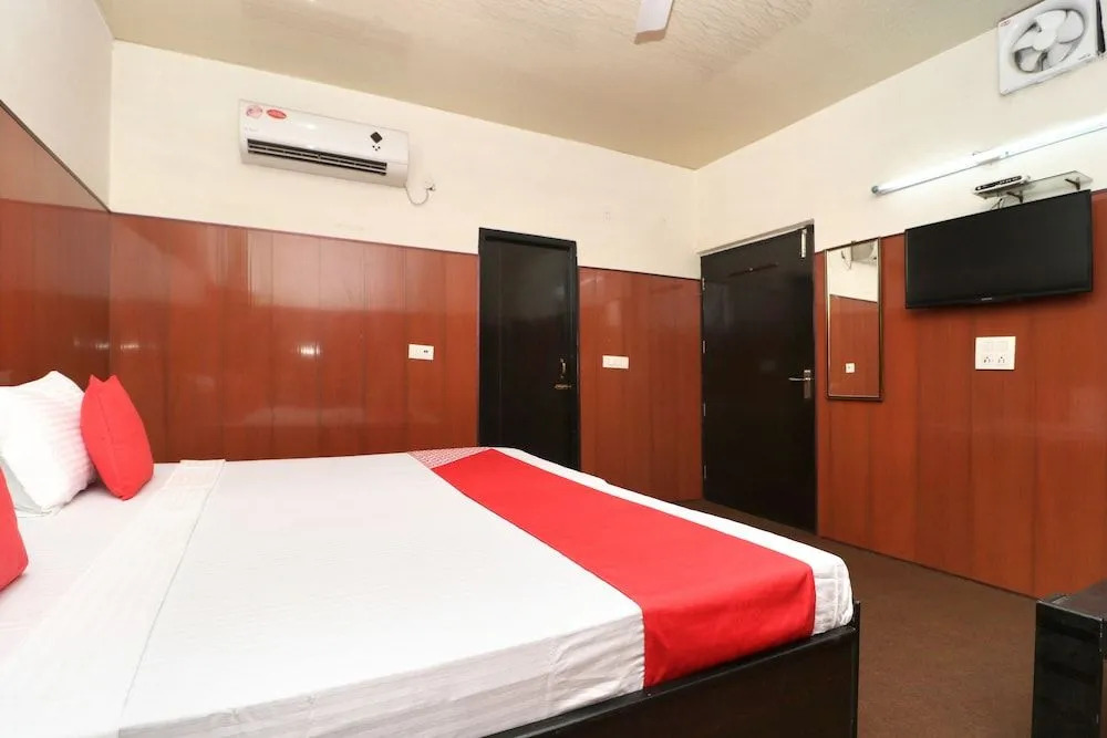 Oyo 27614 Hotel Oscar Inn