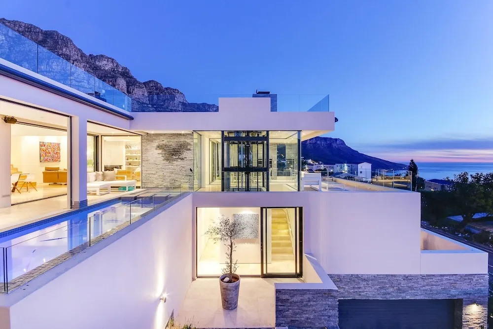 Spectacular Holiday Villa w Private Pool Gym Prima Views