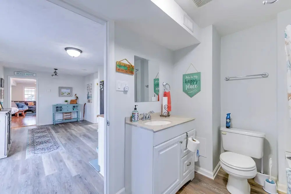 Adorable Cottage: Fire Pit, Walk to Colonial Beach