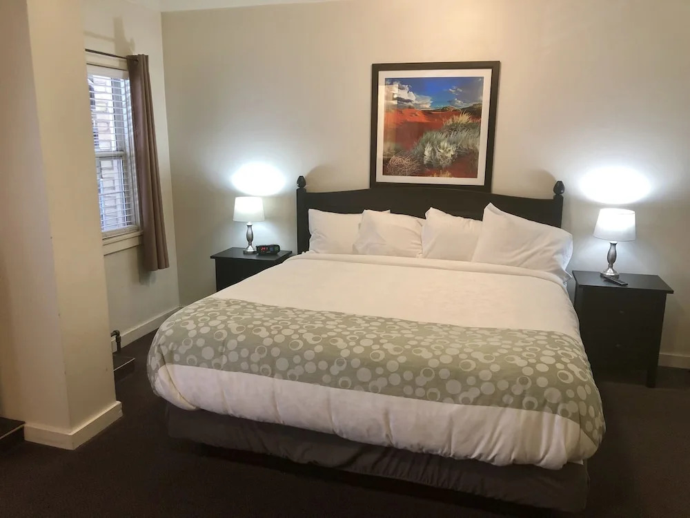 The Carlton Hotel
