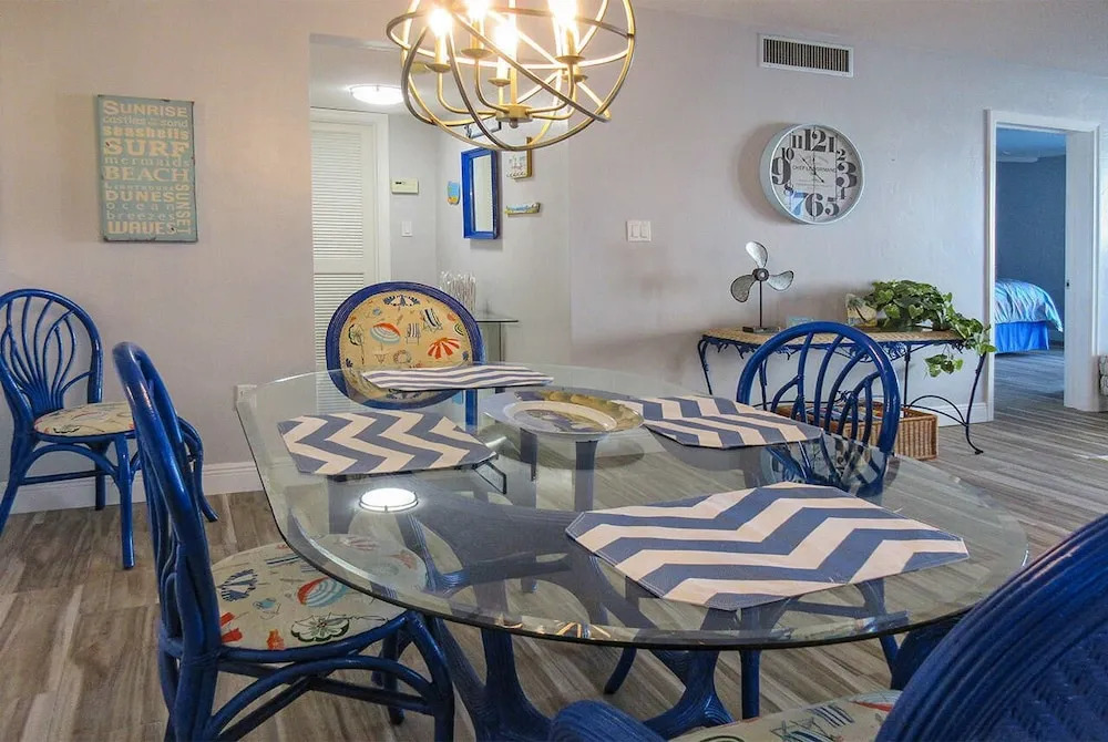 Creciente 213N - 2 Br Condo
