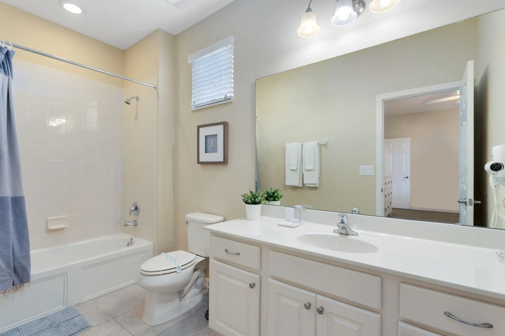 Veranda Home 8br 6 En-suites Lake View Pool SPA