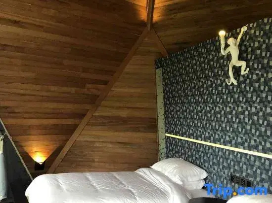 Guanshan Prairie Huaxi Sushang Tree House Hostel