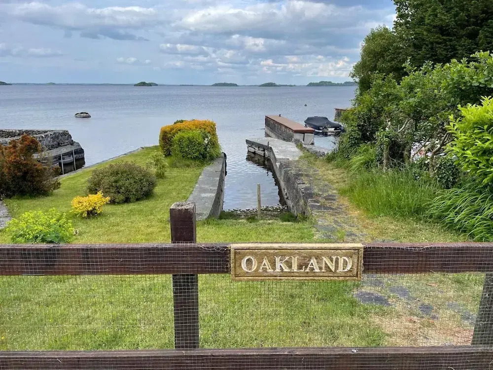 Lakeside Apartment Retreat in Oughterard Connemara