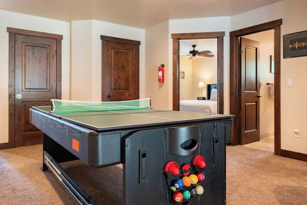 10mins to Lake Hot Tub, Game Room, Forest Views Meyers Meadow by Avantstay