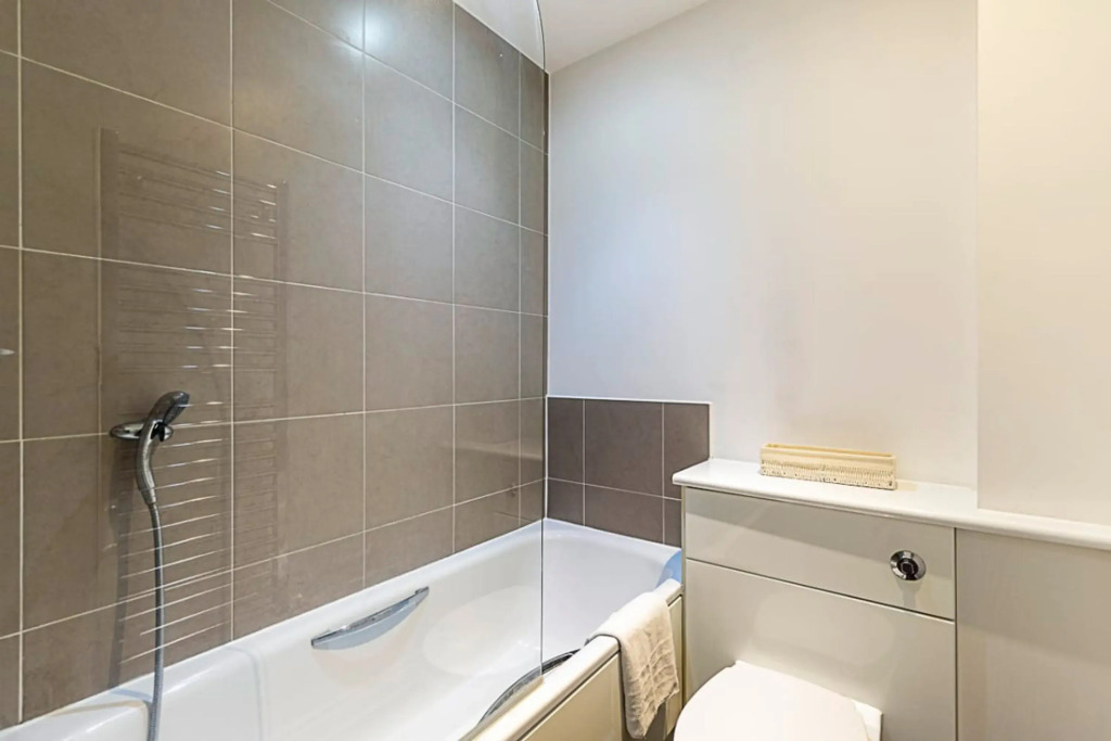 Bright Battersea Apartment