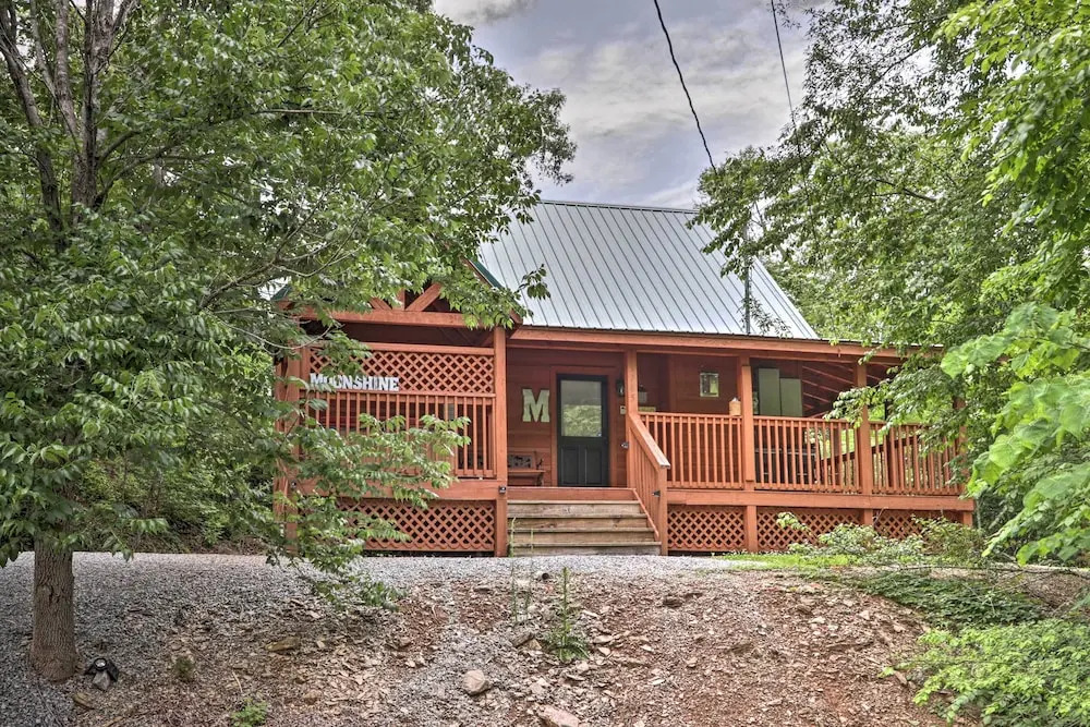 'the Moonshine' Cabin: Hot Tub, 3 Mi to Dollywood