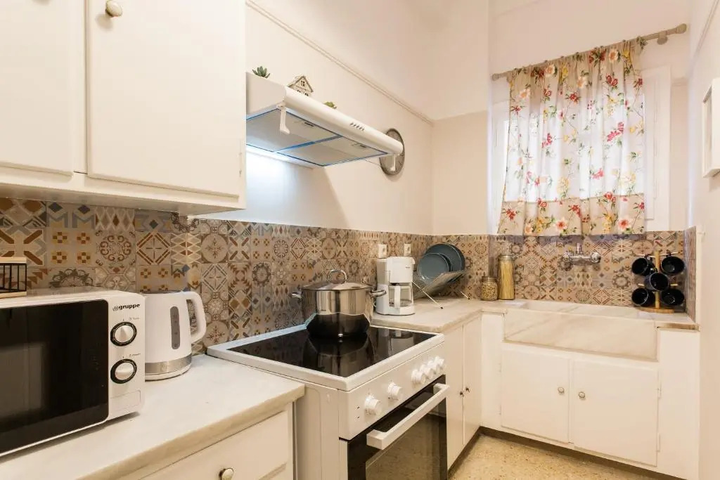 Syntagma private sweet safe double rooms with shared bathroom