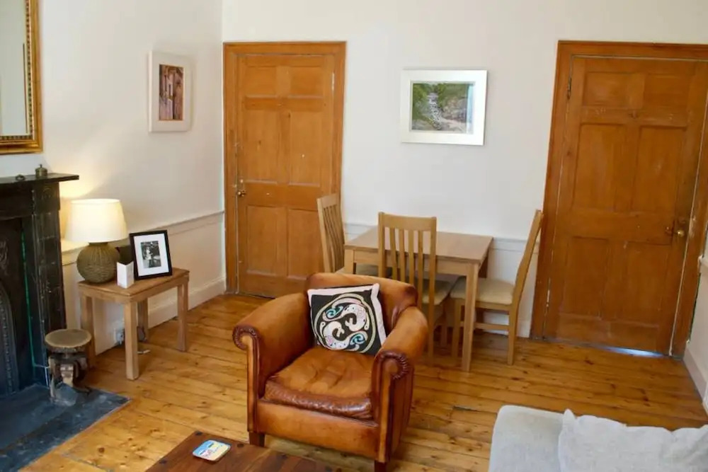 2 Bedroom Central Home With King Beds Sleeps 4