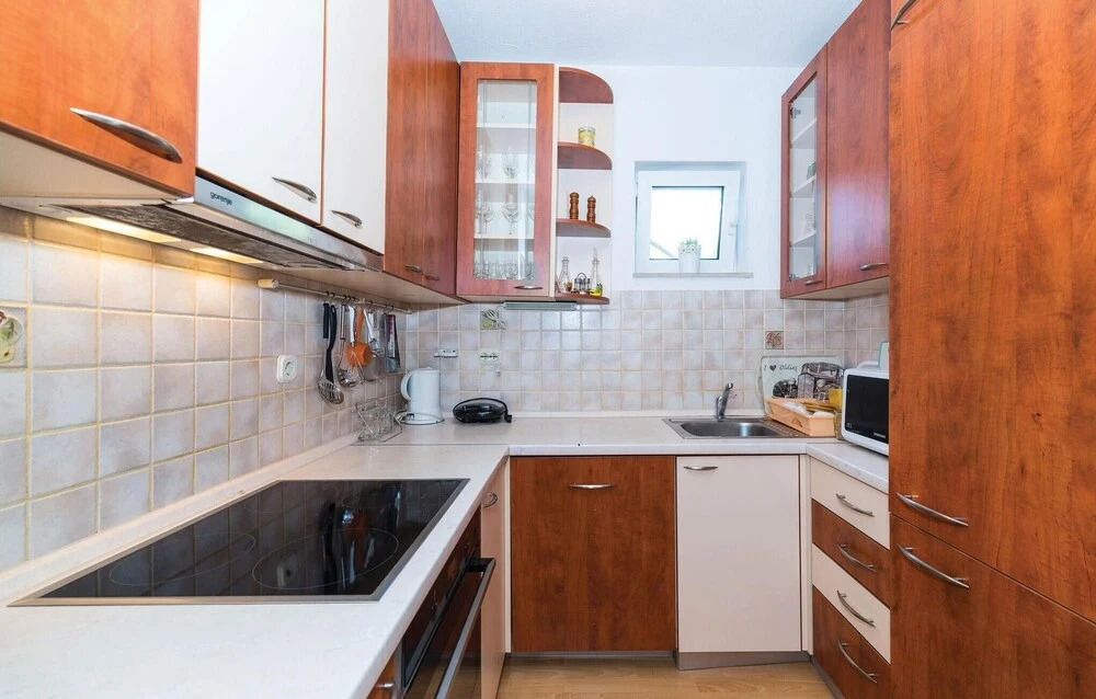 Amazing Home in Okrug Gornji With Wifi and 4 Bedrooms