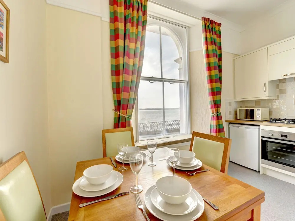Bright, Spacious Apartment in Tenby, Looking out Onto Castle Beach