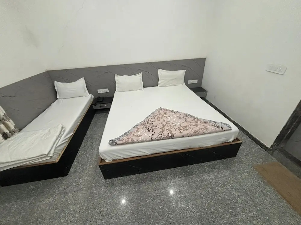 Hotel Ishwar Palace
