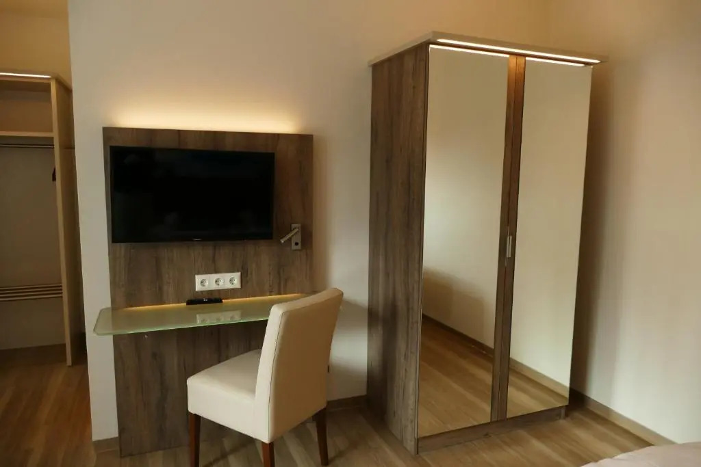 Meyns Apartments & Hotel