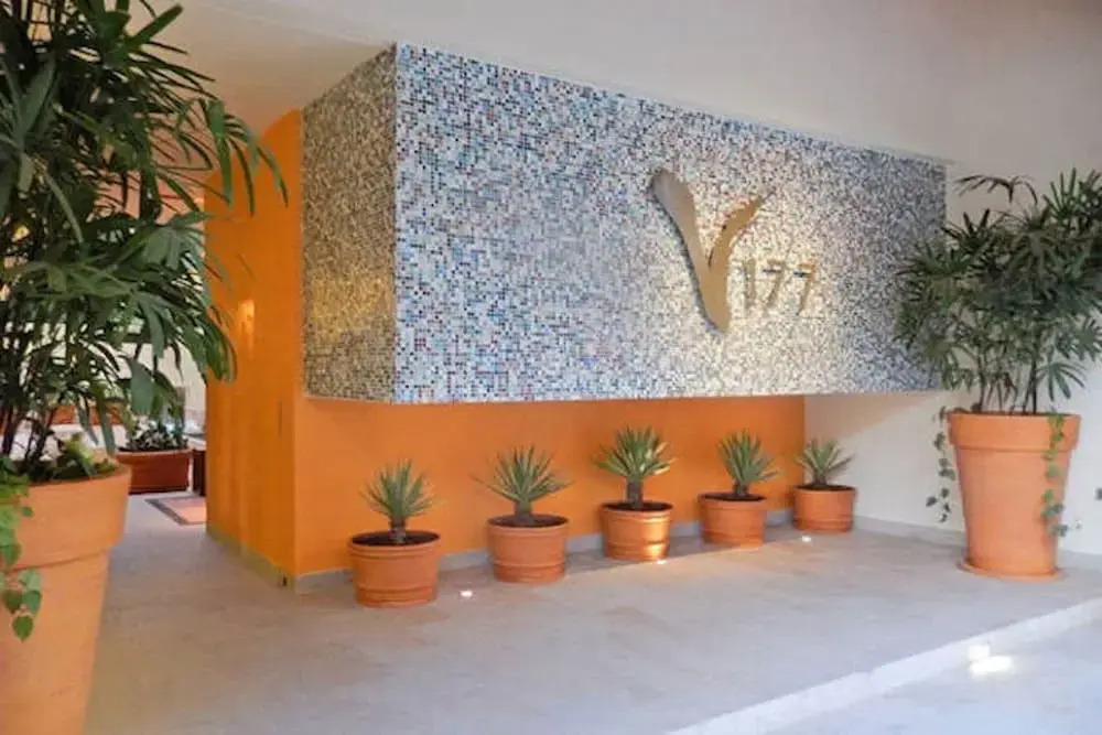 Condo V177 303