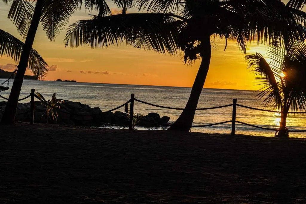 Anse Kerlan Beach Chalets
