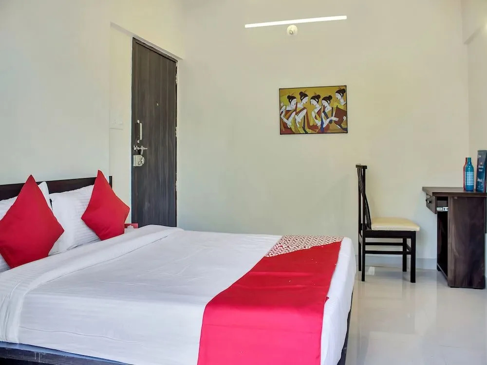OYO 12042 Green Olives Apartments